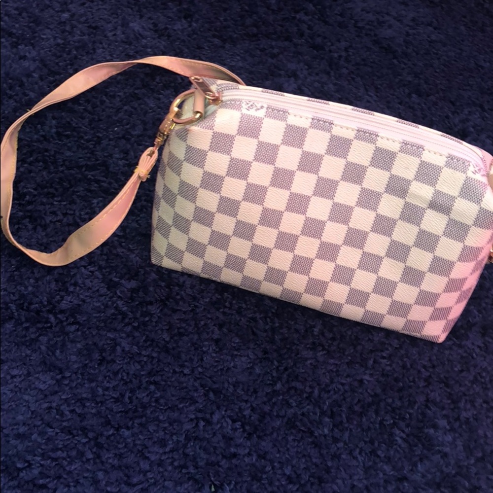 Non authentic Louis Vuitton cross body